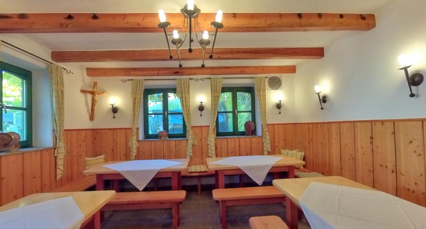 Hotel-Restaurant-Vinothek Felix Sommer Auersthal ภายนอก รูปภาพ