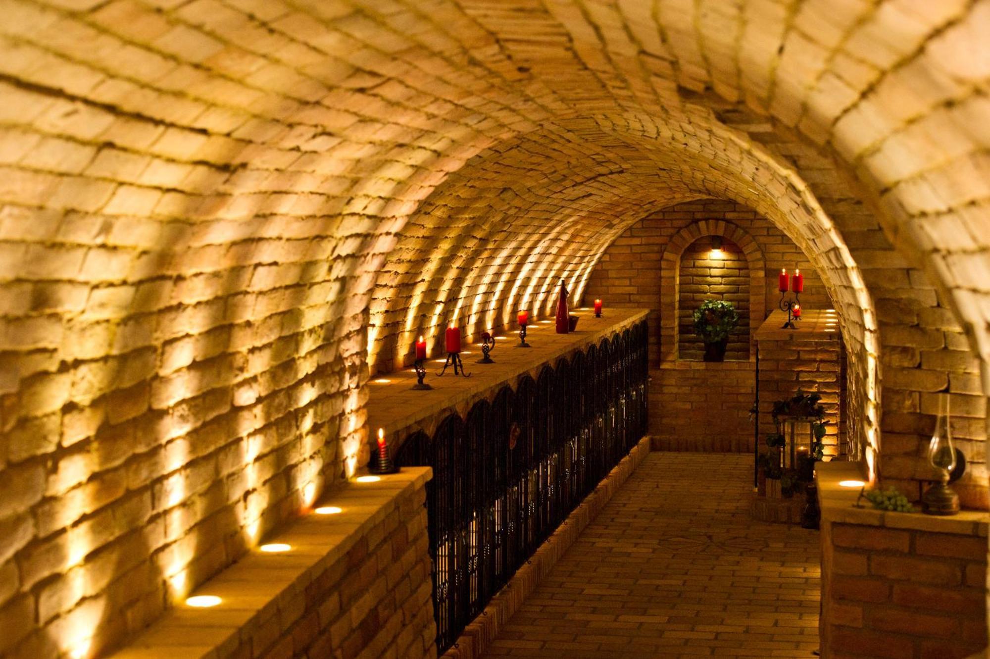 Hotel-Restaurant-Vinothek Felix Sommer Auersthal ภายนอก รูปภาพ