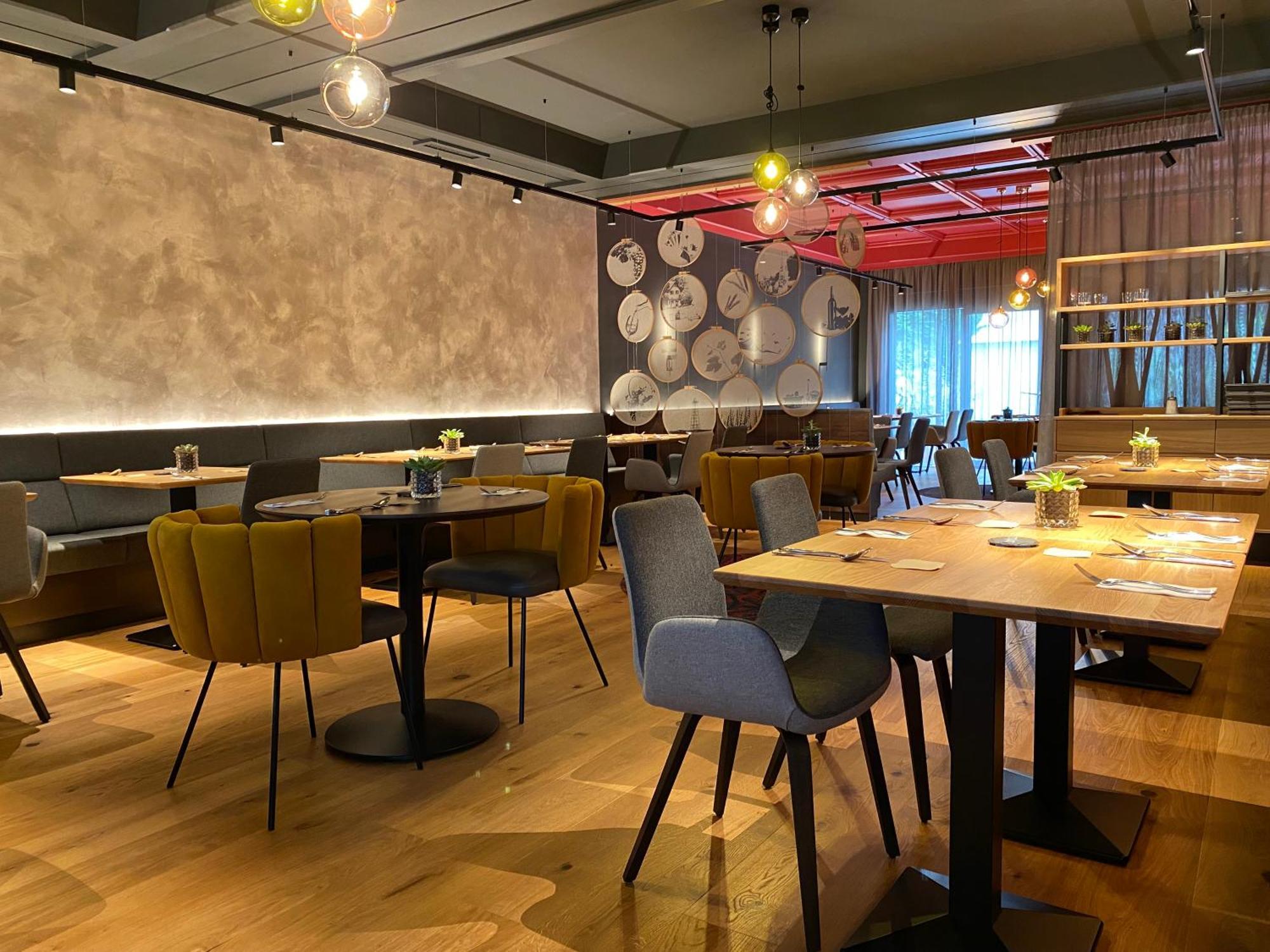 Hotel-Restaurant-Vinothek Felix Sommer Auersthal ภายนอก รูปภาพ