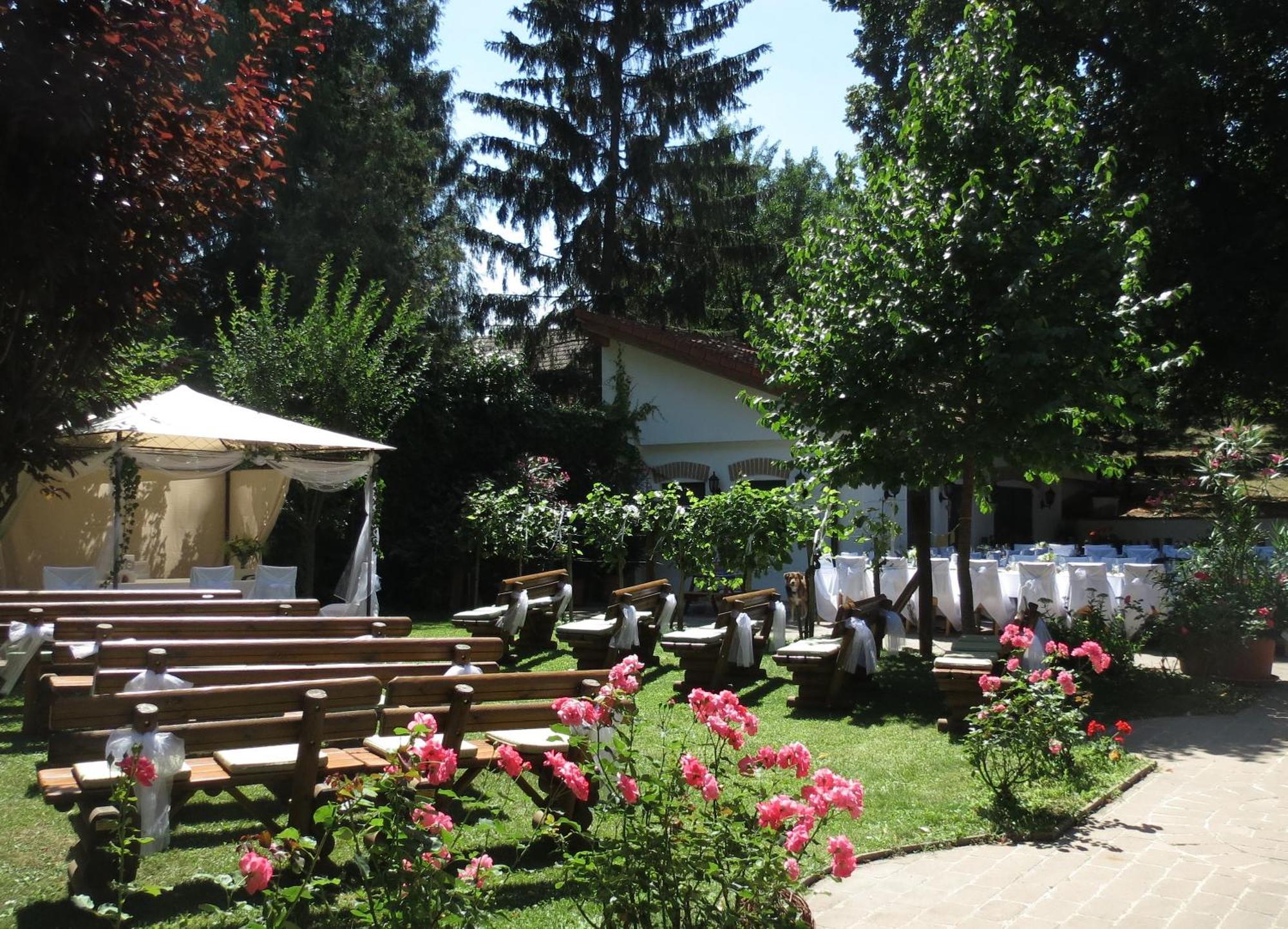 Hotel-Restaurant-Vinothek Felix Sommer Auersthal ภายนอก รูปภาพ