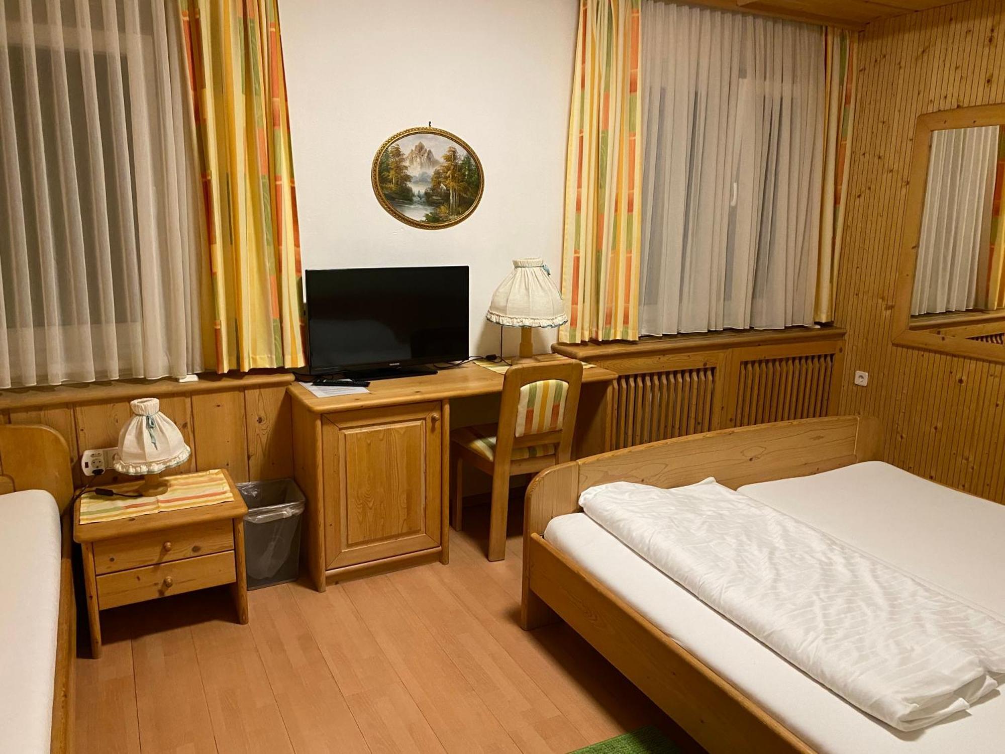 Hotel-Restaurant-Vinothek Felix Sommer Auersthal ภายนอก รูปภาพ